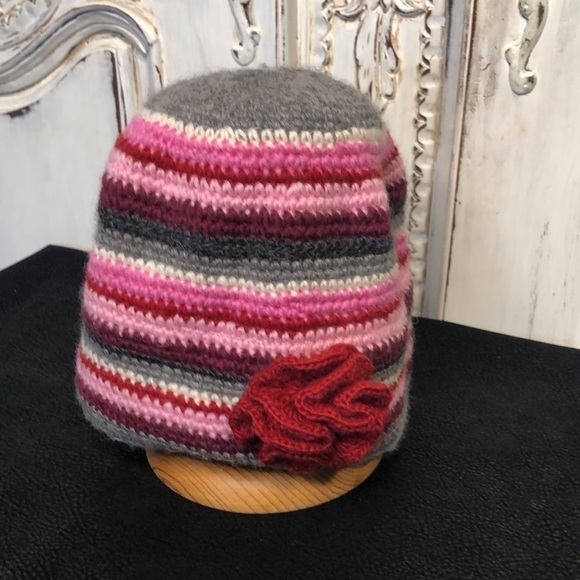 Erin Knitwear From Ireland 100% Wool Outer Crochet Flower Embellished Beanie - Picture 2 of 6